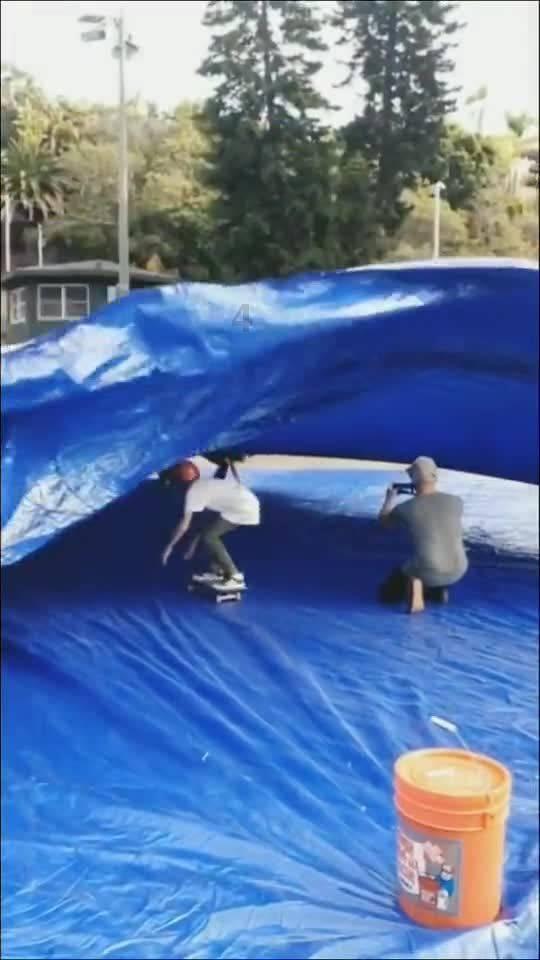 逃离黑白系房屋